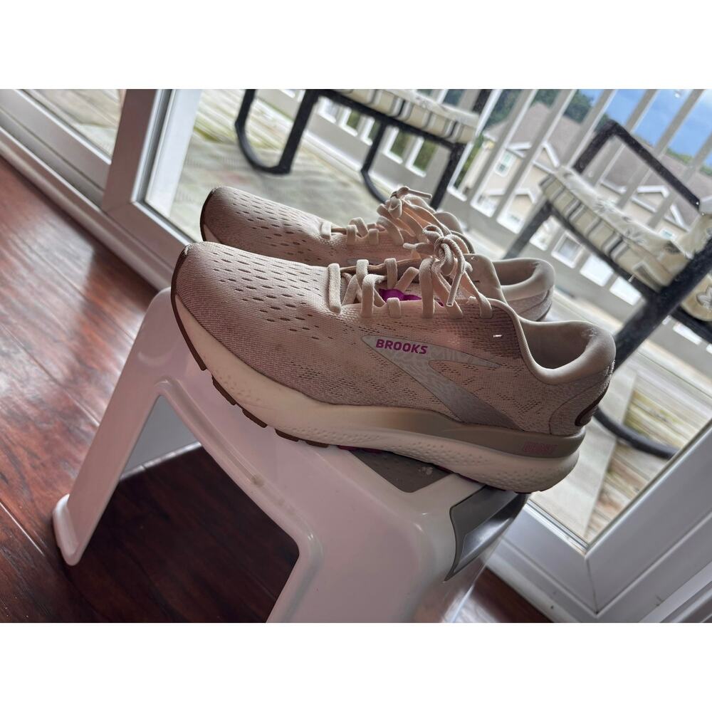 Brooks Ghost 16 Women’s Size 7.5 Neutral Running Shoes Pink Beige